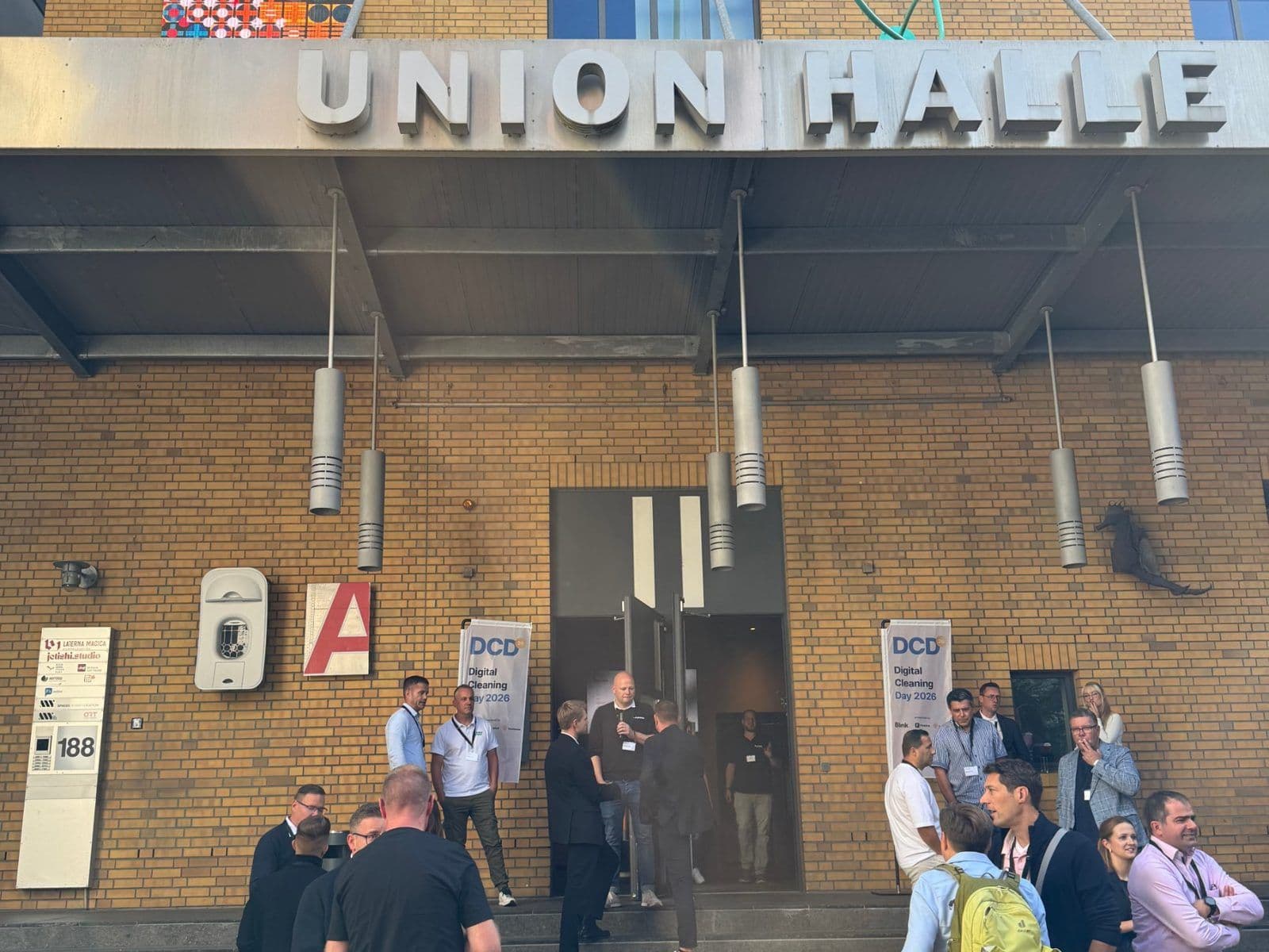 Llegada de los invitados a la Union Halle de Fráncfort del Meno para el Digital Cleaning Day 2026